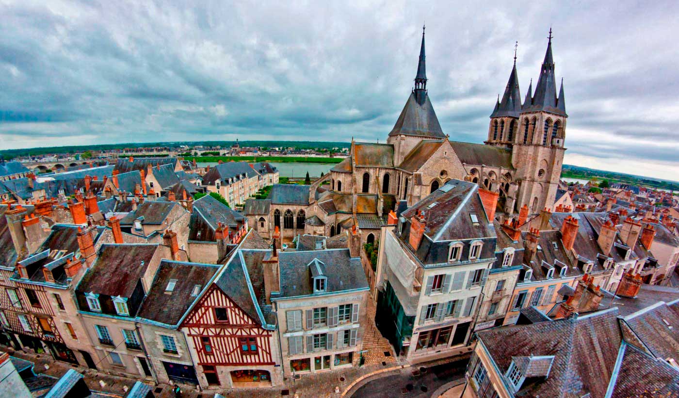 Un appartement du 16 ème siècleà la nuitée ou à la semaineà 100 mètres du Château de Blois